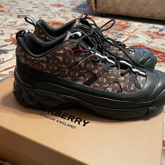 BURBERRY
Brown E-Canvas Monogram Arthur Sneakers